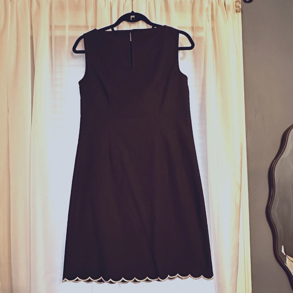 ANN TAYLOR SCALLOPED EDGE SHIFT DRESS